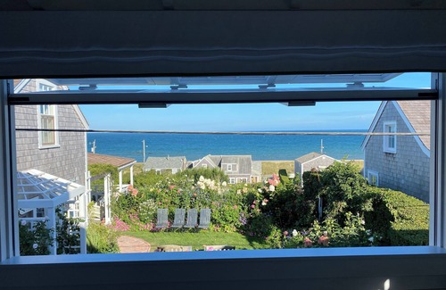 Siasconset House | Charming, luxury Cottage with Ocean Views seconds from the Beach! Front Street
