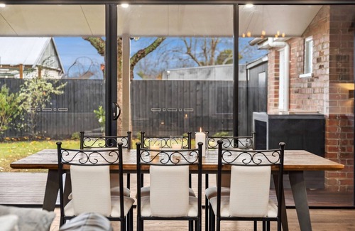 Redan House | Charming Luxury Oasis minutes from Central Ballarat
