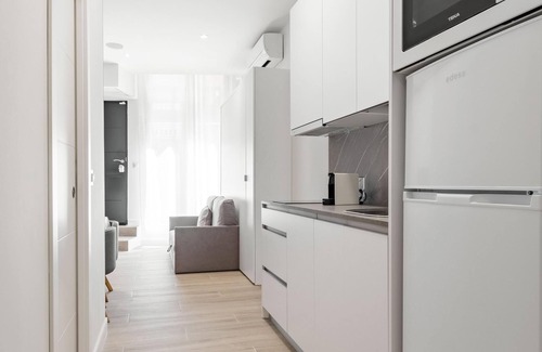 Tetuan Apartment | Charming Madrid Castilla II - Studio for 4 people