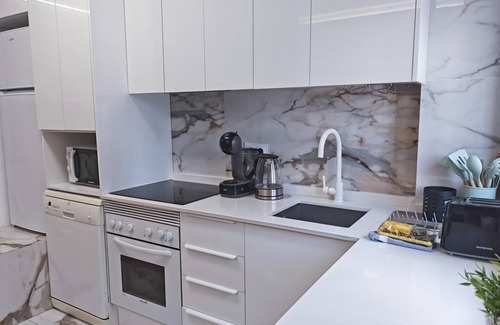 Ciudad Lineal Apartment | Charming Madrid Las Ventas - 4 bedrooms