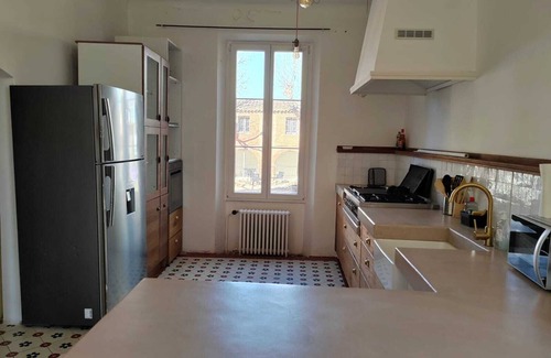 La Crau House | Charming Mansion-Authentique Provence -sleeps 14-pool petanque. Parties welcome
