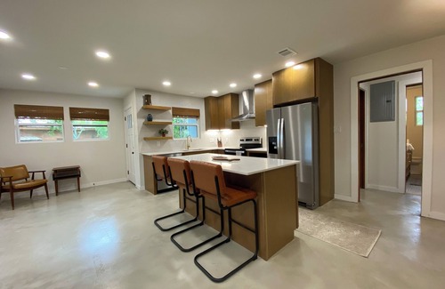 Granite Shoals House | Charming Midcentury Lake House
