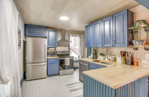 Lind-Bohanon House | Charming Minneapolis Home w/Deck, 5 Mi to Central