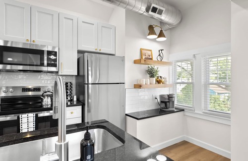 Ferndale Apartment | Charming & Modern 2Bedroom Loft Downtown Ferndale