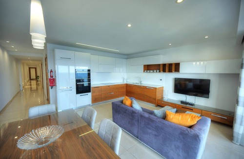 Il-Balluta Apartment | Charming, modern 3 bedroom seafront