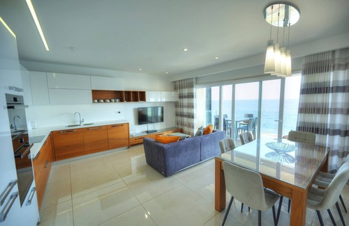 Il-Balluta Apartment | Charming, modern 3 bedroom seafront