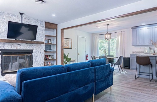 Snellville House | Charming Modern Home