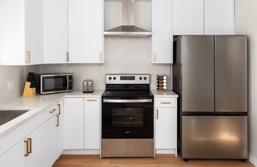 West Oak Hill House | Charming Modern Retreat in the Heart of Austin!