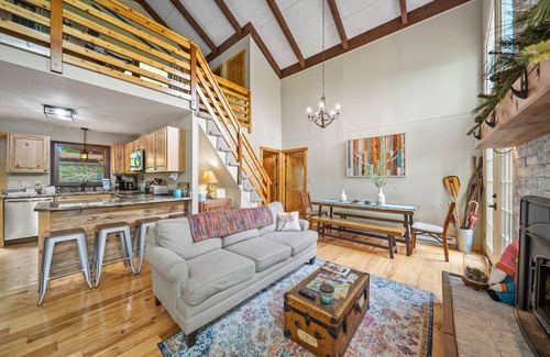 Charter Hills Cabin | Charming Modern Cabin