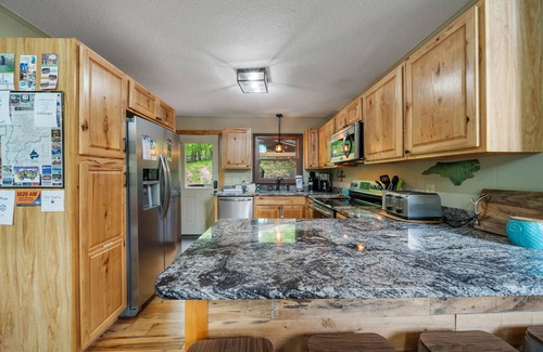Charter Hills Cabin | Charming Modern Cabin