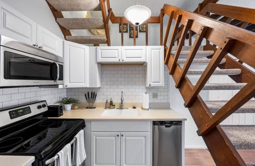 Mount Adams Apartment | Charming Mt. Adams 1BR in Prime Location!