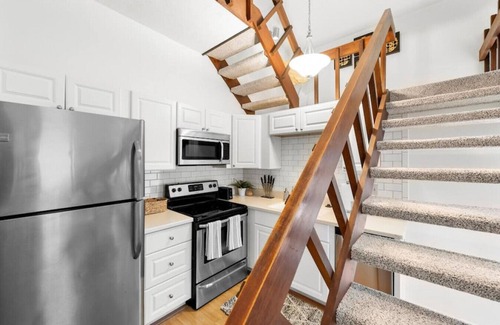 Mount Adams Apartment | Charming Mt. Adams 1BR in Prime Location!