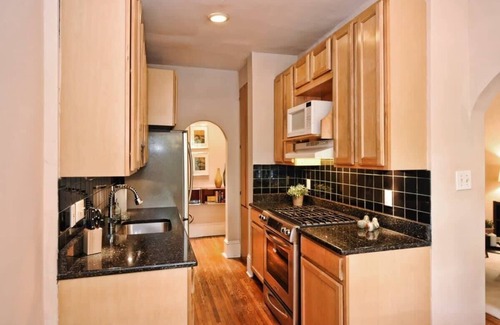 Cherry Condo | Charming Myers Park 2BR King Condo | Porch