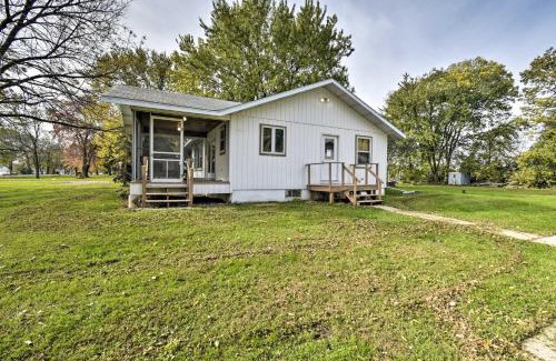 Neenah House | Charming Neenah House with Porch on Lake Winnebago!