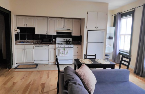 Bolton Hill Apartment | Charming Nest Atop Bolton Hill Brownstone w/Parking & Free Wifi