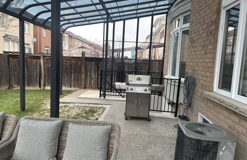 Churchill Meadows Apartment | Charming Nest: Your Cozy Getaway, close to shopping mall and a nearby theatre!