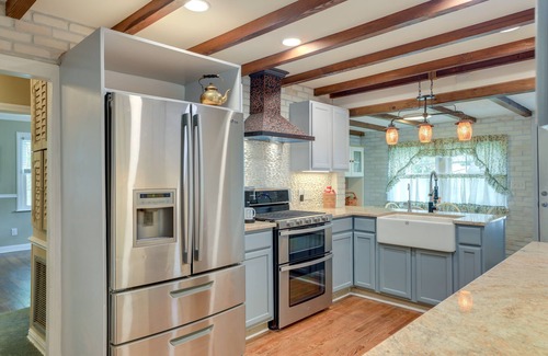 New Bern Cottage | Charming New Bern Cottage w/Grill & Fire Pit!