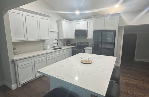 Montgomery House | Charming newly remodeled 3-bedroom house by Lake Conroe -family and pet friendly