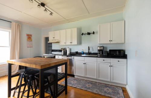 St. Albans Historic District Apartment | Charming & Newly Renovated 2BR in St Albans