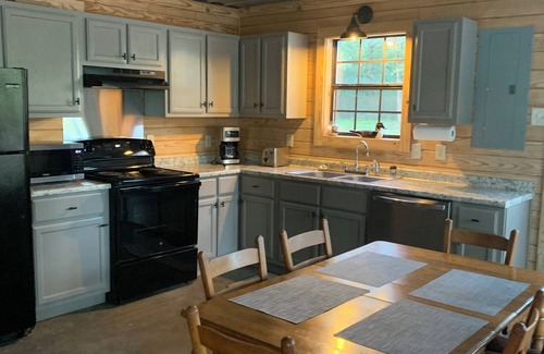 Sardis Cabin | Charming Newly Renovated 2-Bedroom Cabin with highspeed WiFi, in peaceful Sardis