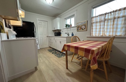 North End Cottage | Charming North Tacoma Retreat — Perfect for Couples, Solo or Business Travelers