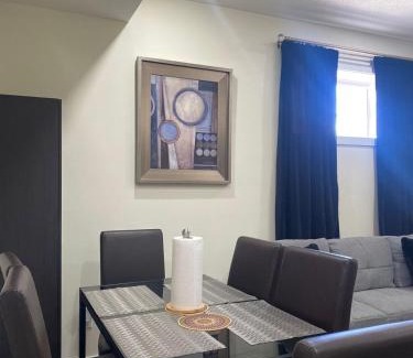Calgary Apartment | Charming Oasis Tranquil Suite 8 min Airport, AC