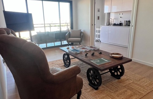 Olhao Apartment | Charming Olhão Flat by Marina & Markets. Fast Wi-Fi, Ideal for Remote Workers!