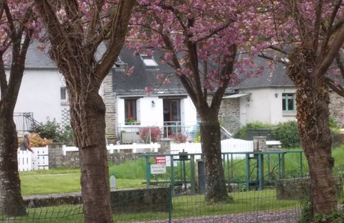 Plelauff Cottage | Charming one bed gite beside canal and lovely old Village in beautiful area