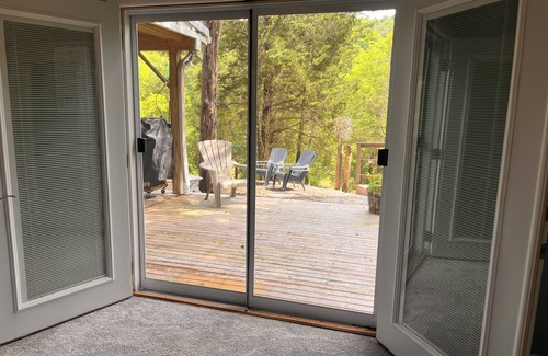 Foster Cottage | Charming one bedroom cottage on Kincaid Lake