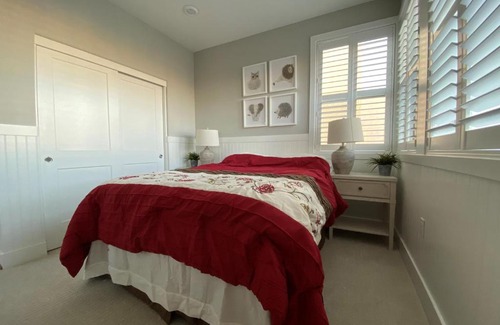 Edenvale House | Charming One Bedroom in a New Modern Suburban House