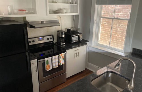 Charleston Historic District Condo | Charming One Bedroom Apartment in Downtown