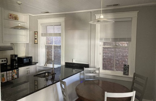 Charleston Historic District Condo | Charming One Bedroom Apartment in Downtown