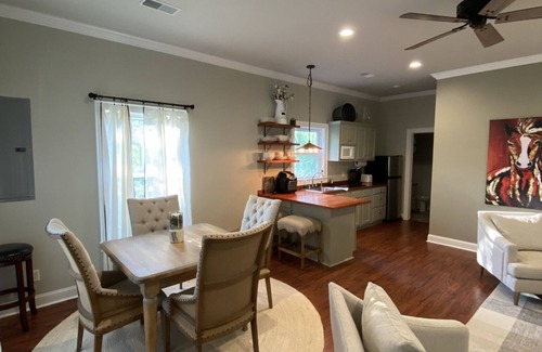 Walterboro Cottage | Charming one bedroom Carriage House a part of the Eden at Gracefield Event Venue