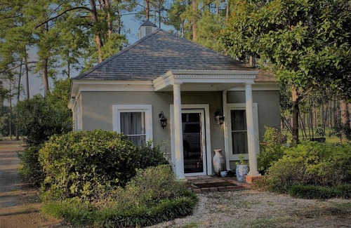 Walterboro Cottage | Charming one bedroom Carriage House a part of the Eden at Gracefield Event Venue
