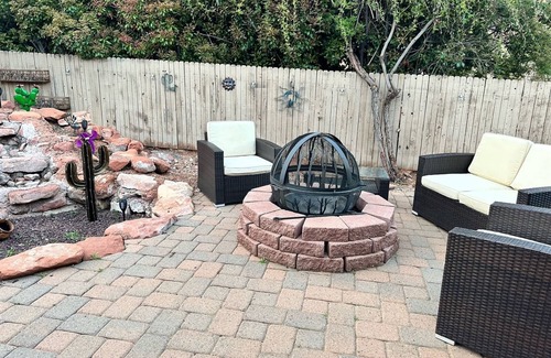 Oak Creek House | Charming & Peaceful 3 Bedroom Home! - Canyon Diablo - S108