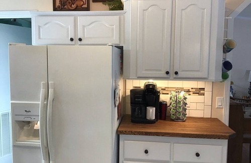 Alexandria House | Charming, Peaceful, Lakeside Retreat Lic1996