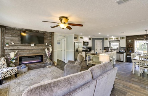 Perry House | Charming Perry Home about 2 Mi to the Gulf!