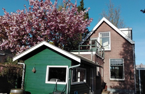 Boskoop House | Charming pictoresque house with garden in quiet area, including cat care.