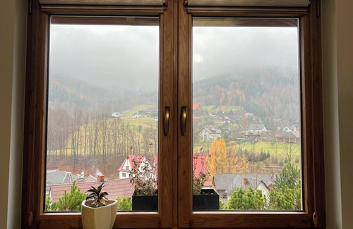 Czernichow Cottage | Charming 1-bedroom cottage in amazing Międzybrodzie Bialskie with beautiful view