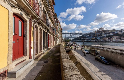 Sao Nicolau Apartment | Charming Porto retreat with river views