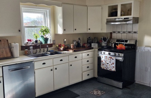 Callicoon House | Charming Private Home on a 3 Acre Property + Hot Tub
