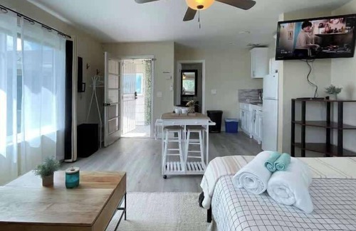 Arden-Arcade House | Charming Private Studio near the river