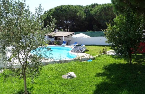 Charneca de Caparica e Sobreda Villa | Charming Aroeira Villa | 3 Bedrooms | Villa Charneca | Private Pool | Close to.