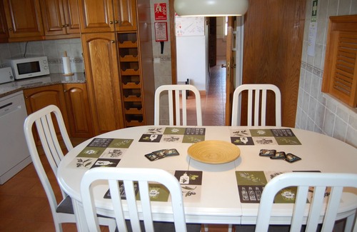 Charneca Villa | Charming villa with 3 bedrooms, WiFi, central heating and sea views
