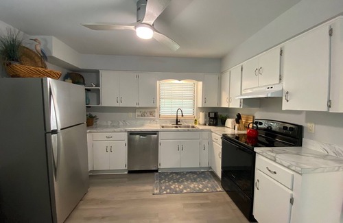 Dunnellon House | Charming Rainbow River Rental: Prime Central Location for Monthly Rent