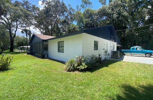 Dunnellon House | Charming Rainbow River Rental: Prime Central Location for Monthly Rent