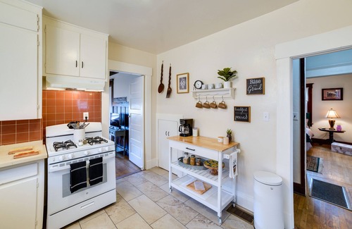 Redlands Apartment | Charming Redlands Duplex Near Park w/Shared Yard