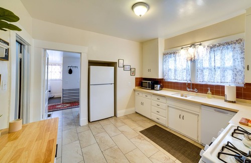 Redlands Apartment | Charming Redlands Duplex Near Park w/Shared Yard