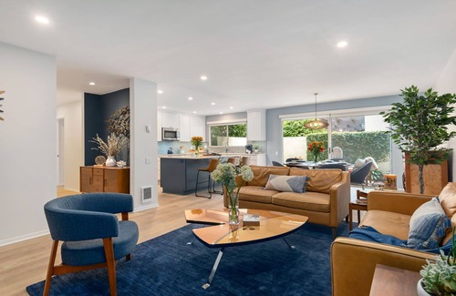 Upper East Condo | Charming Remodeled Uptown Condo with Pool