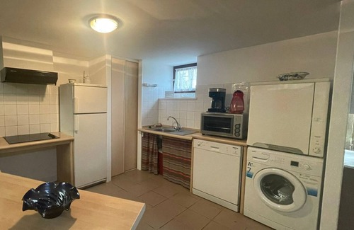 Benet Cottage | "Charming Renovated Barn in Marais Poitevin - WiFi, Private Garden, Near Niort"
